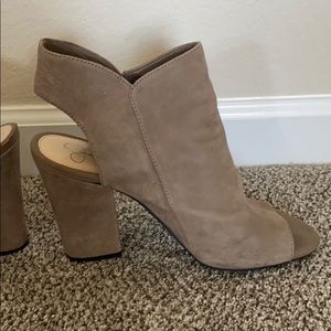 Jessica Simpson heel